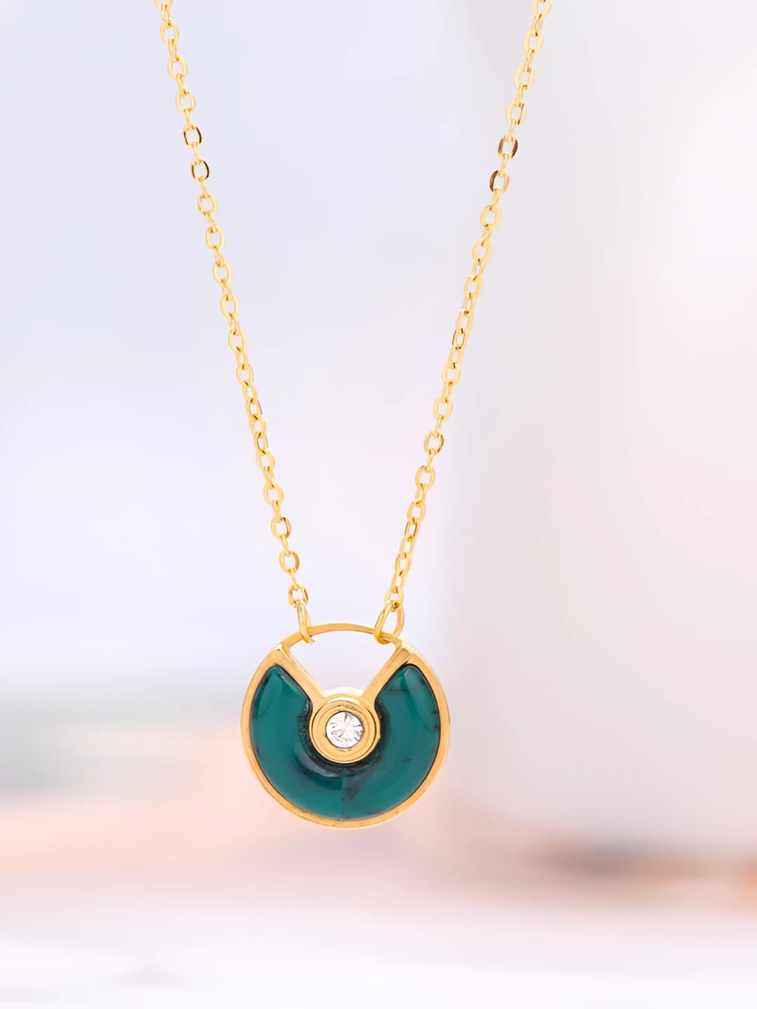 Gold-dark green