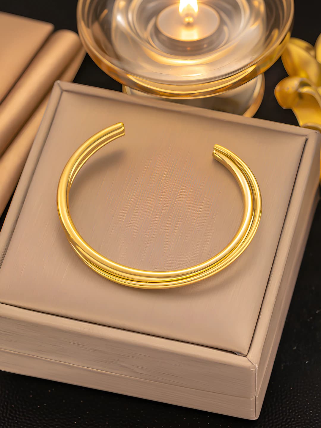 Women's open bangle in titanium steel with 18k gold plating, double layer