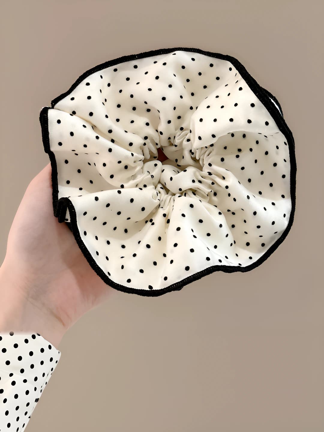 Black polka dot, 14 cm