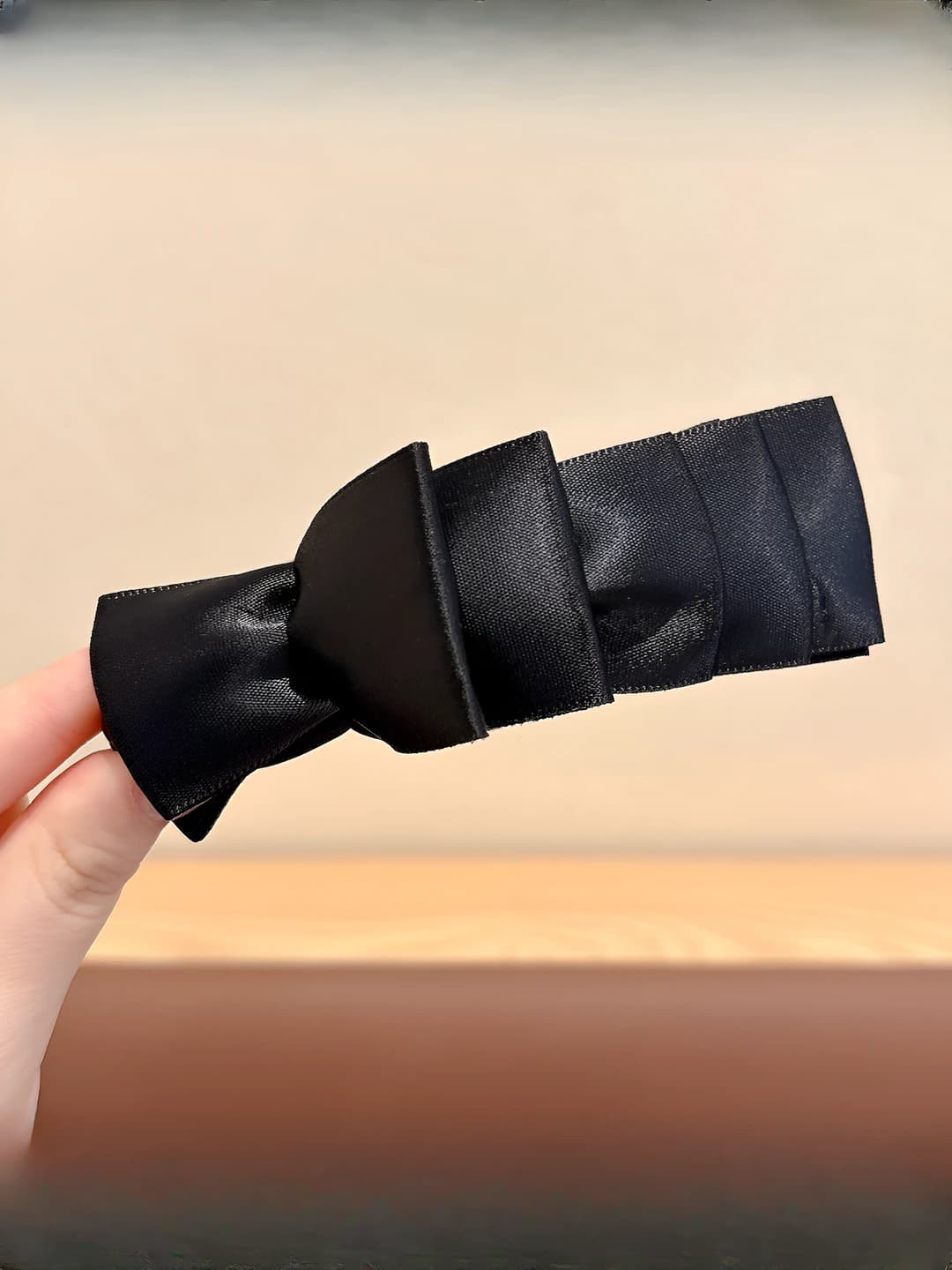 Black banana clip ~12 cm