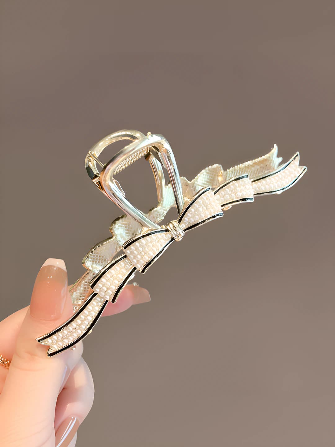 Pearl bow