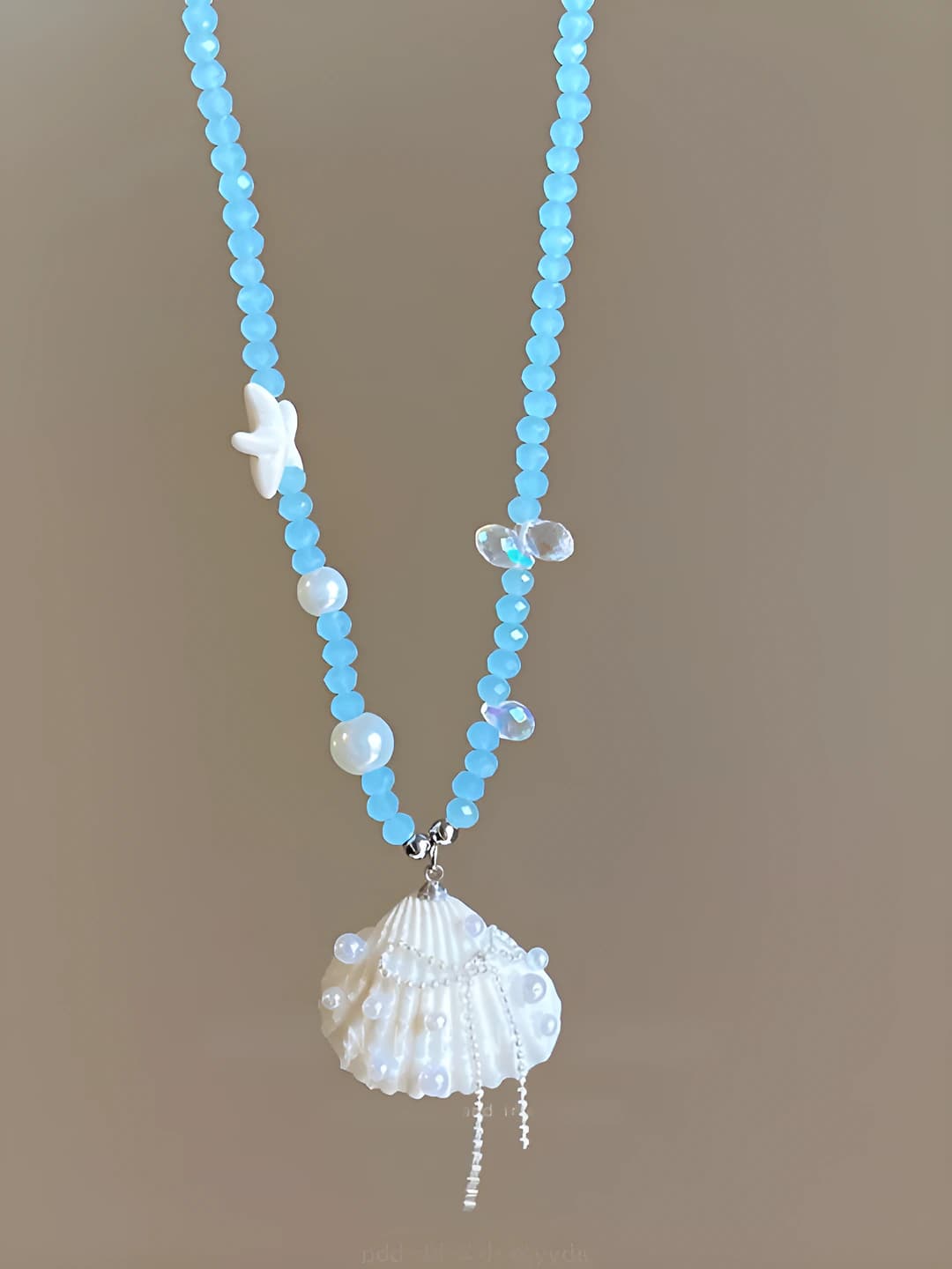 Shell bow necklace