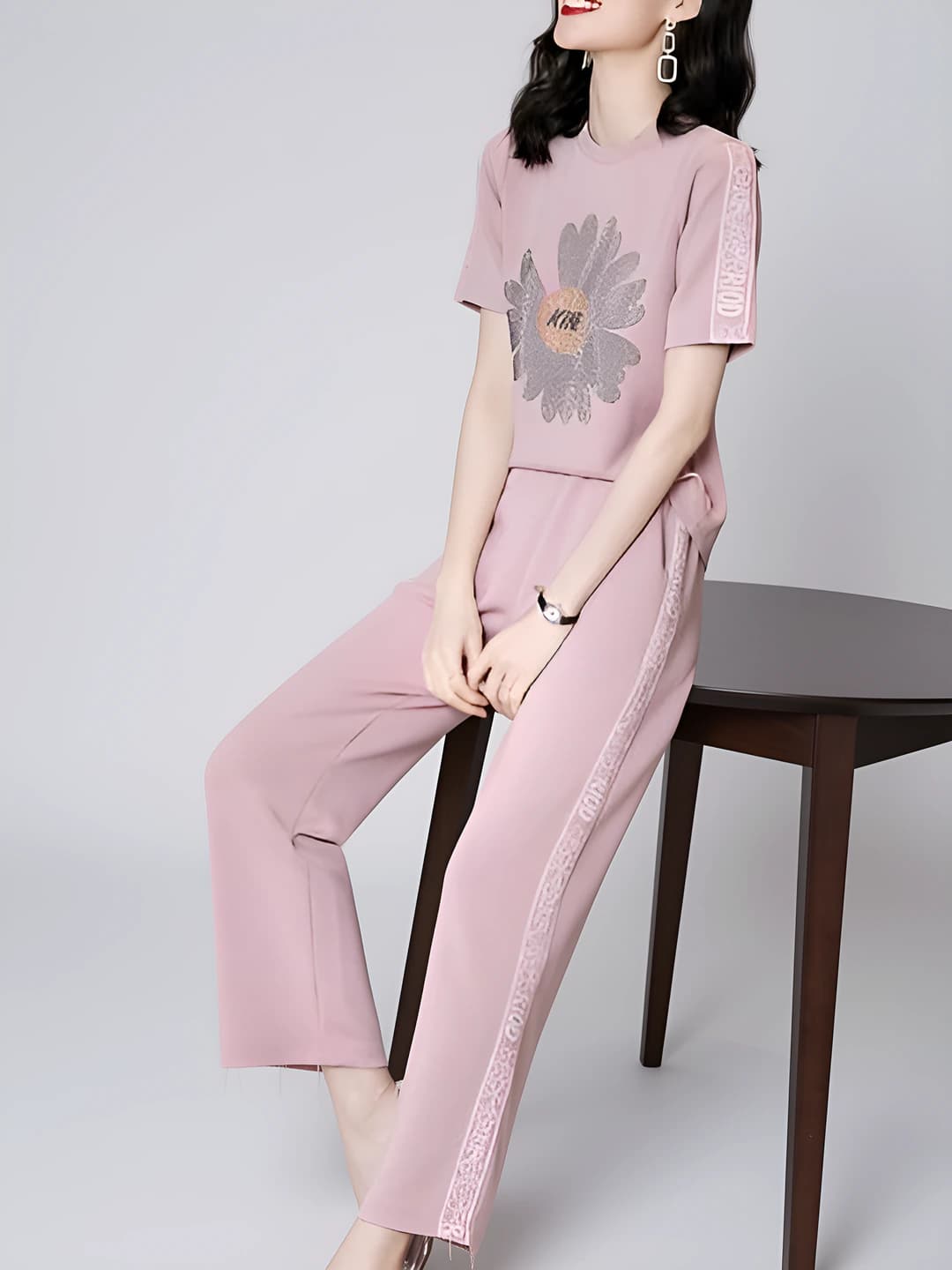Women's casual two-piece set: t-shirt and trousers, summer, short sleeve, loose fit, plus size, daisy pattern, with hot fix rhinestones