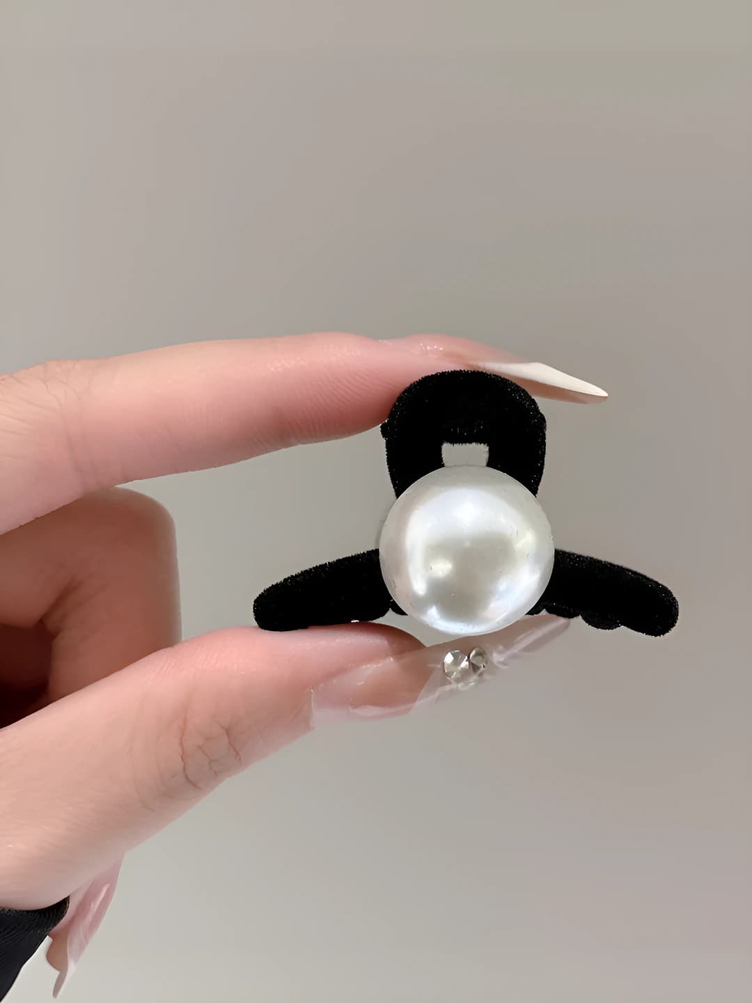 White pearl, velvet, 4 cm