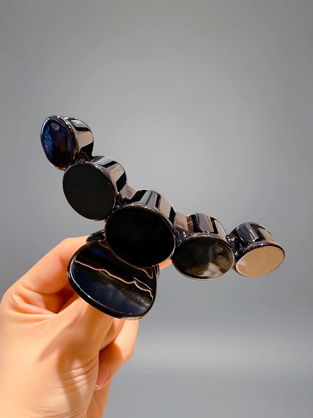 Qora taxminan 8CM