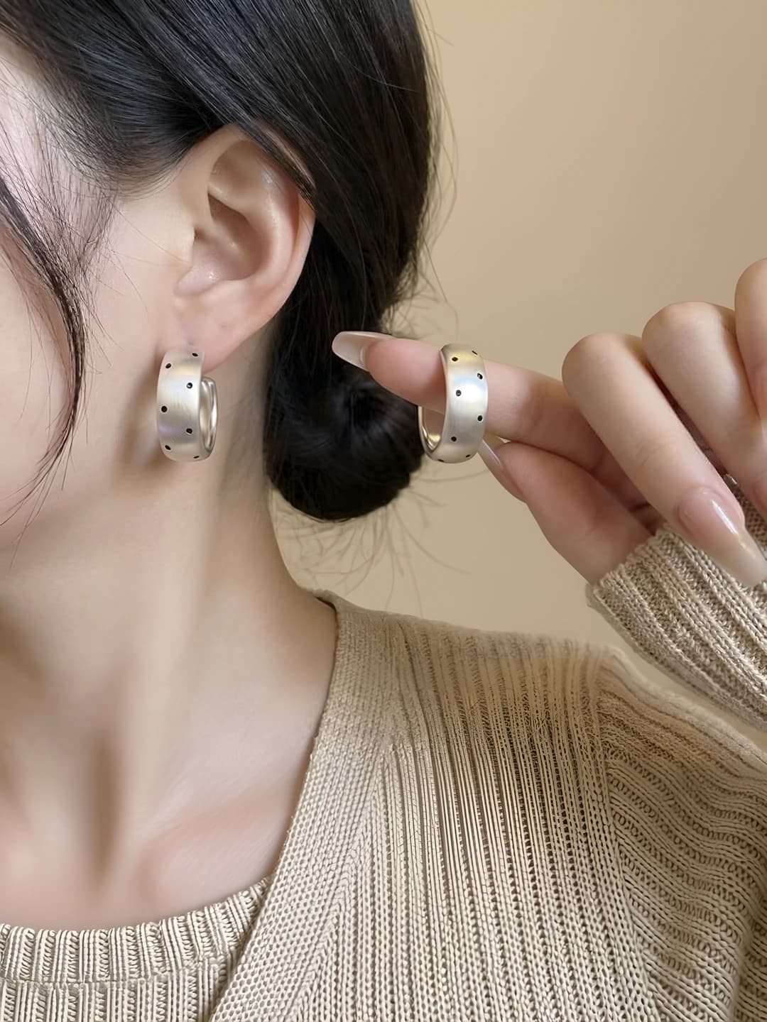 Women's Korean style geometric stud earrings with stones