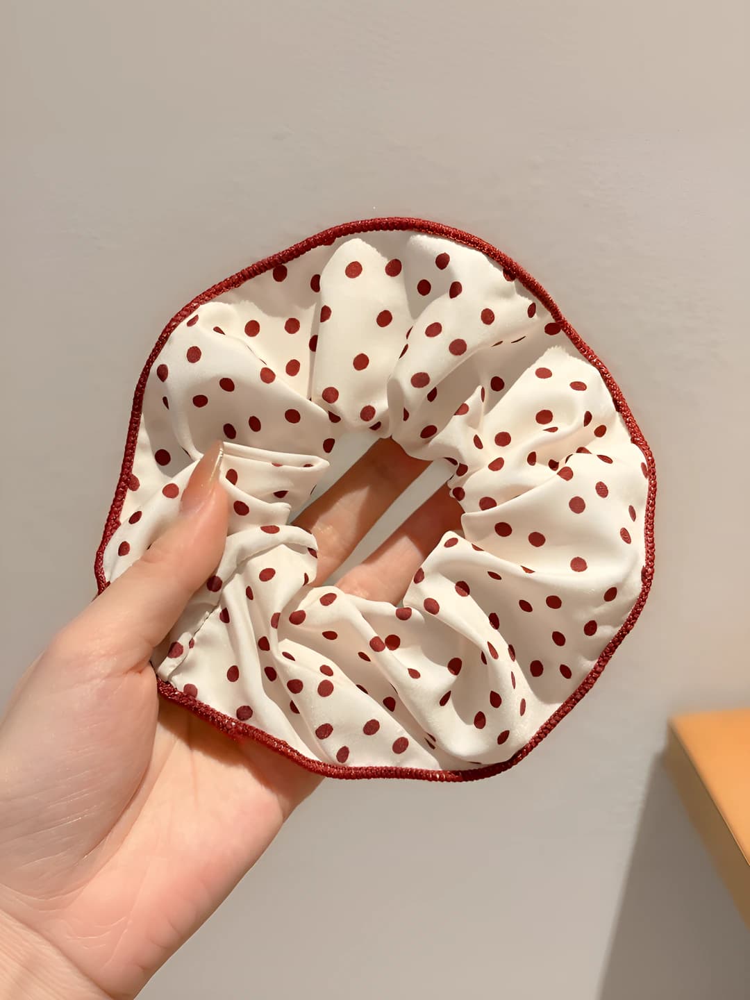 White polka dot, 14 cm