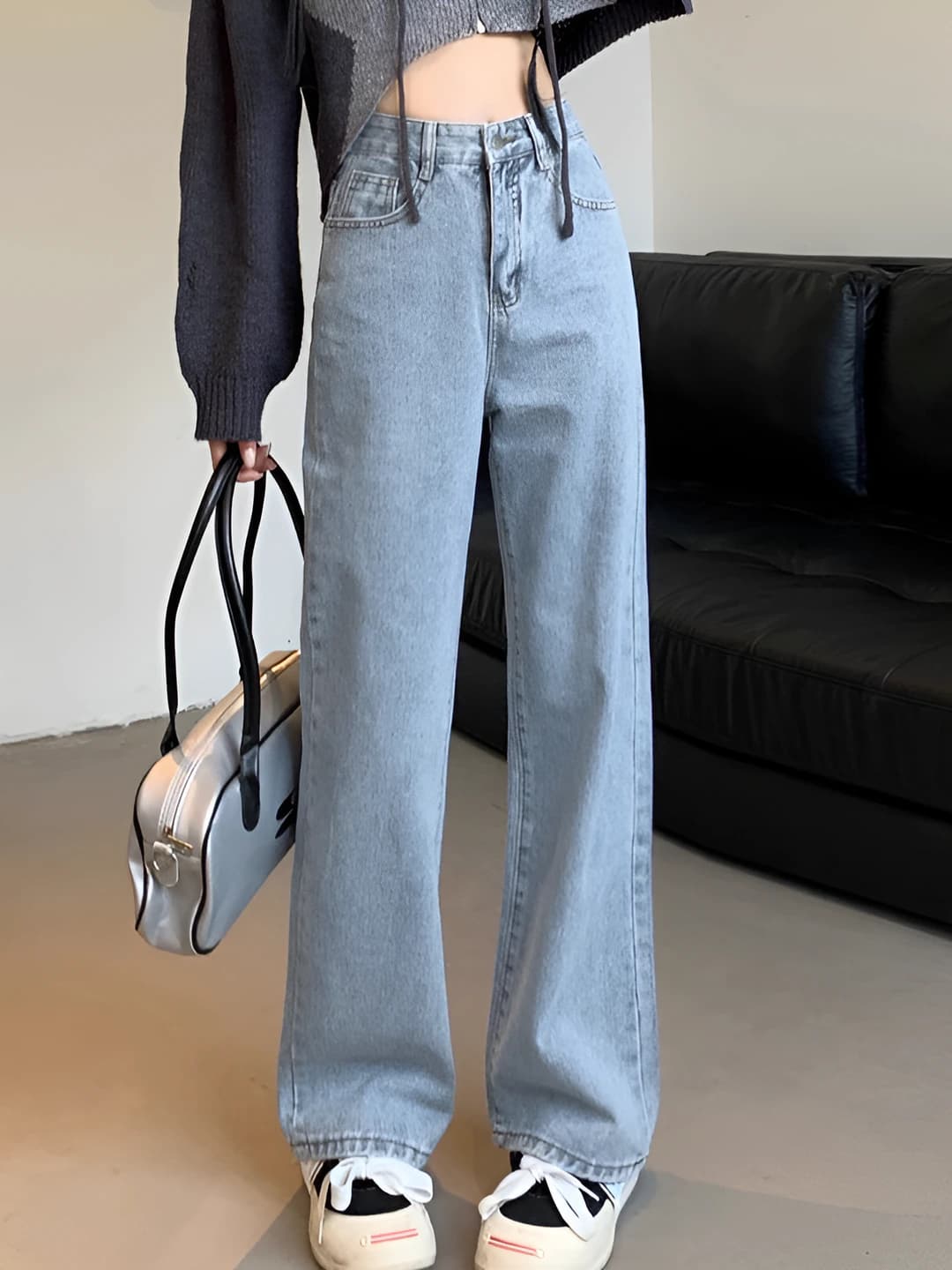 Women's summer light blue straight cut jeans, high waist, loose fit and slimming effect, wide and flared jeans