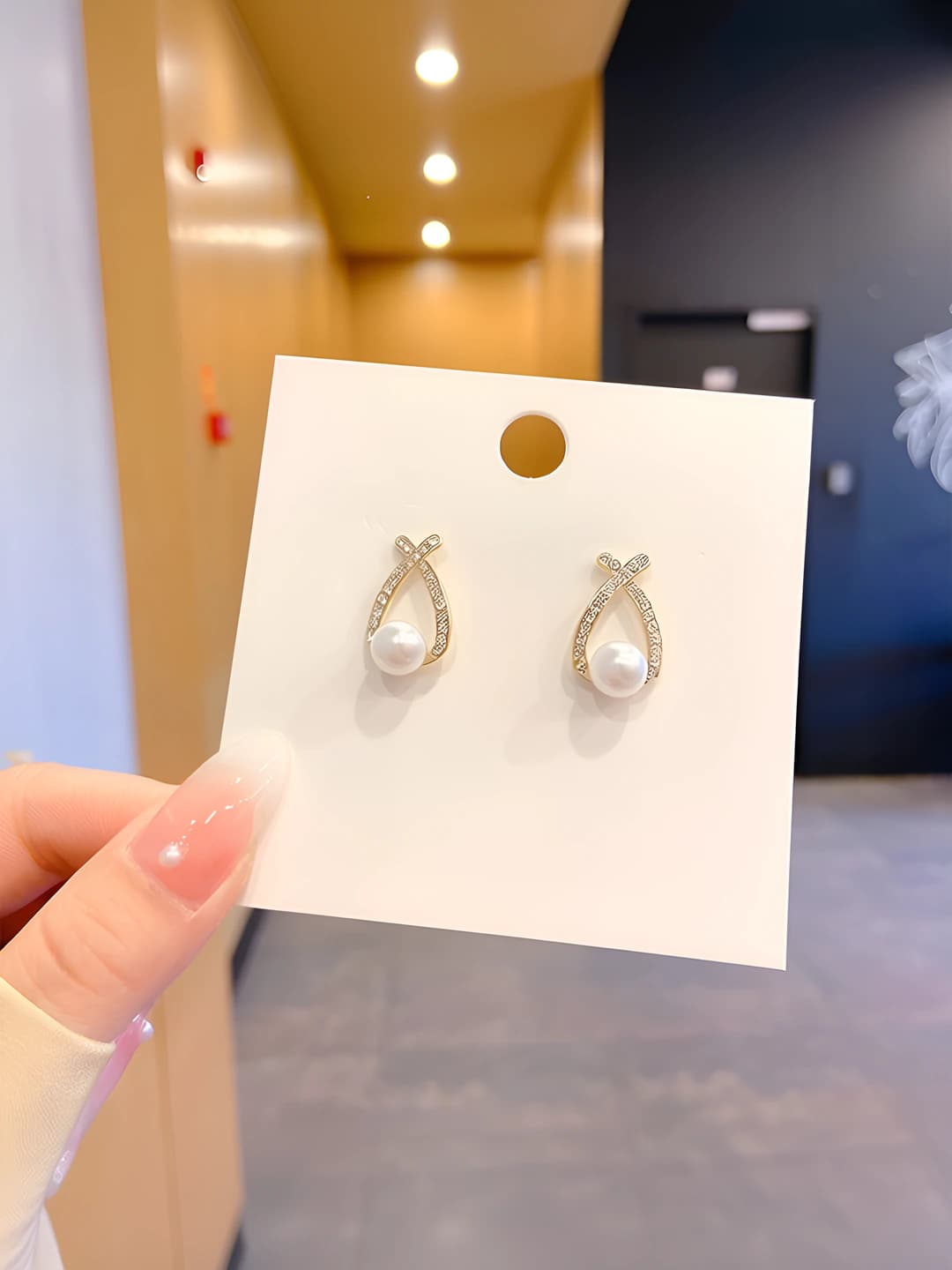 Crossed pearls