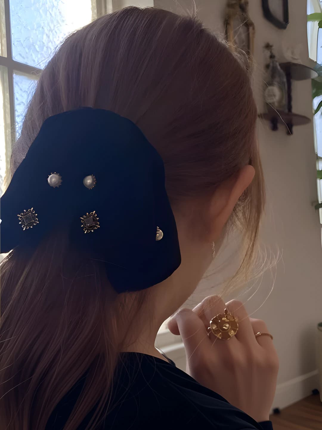 Ayollar uchun koreys uslubida retro velvet materialdagi qo'lda ishlangan bichakli soch qisqich