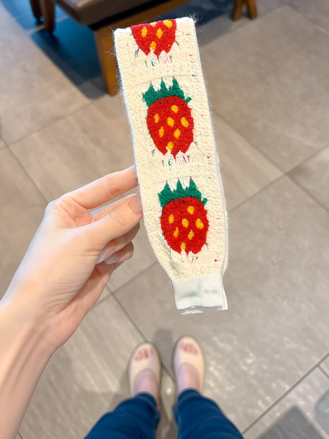 Beige-red strawberry 37.5 cm