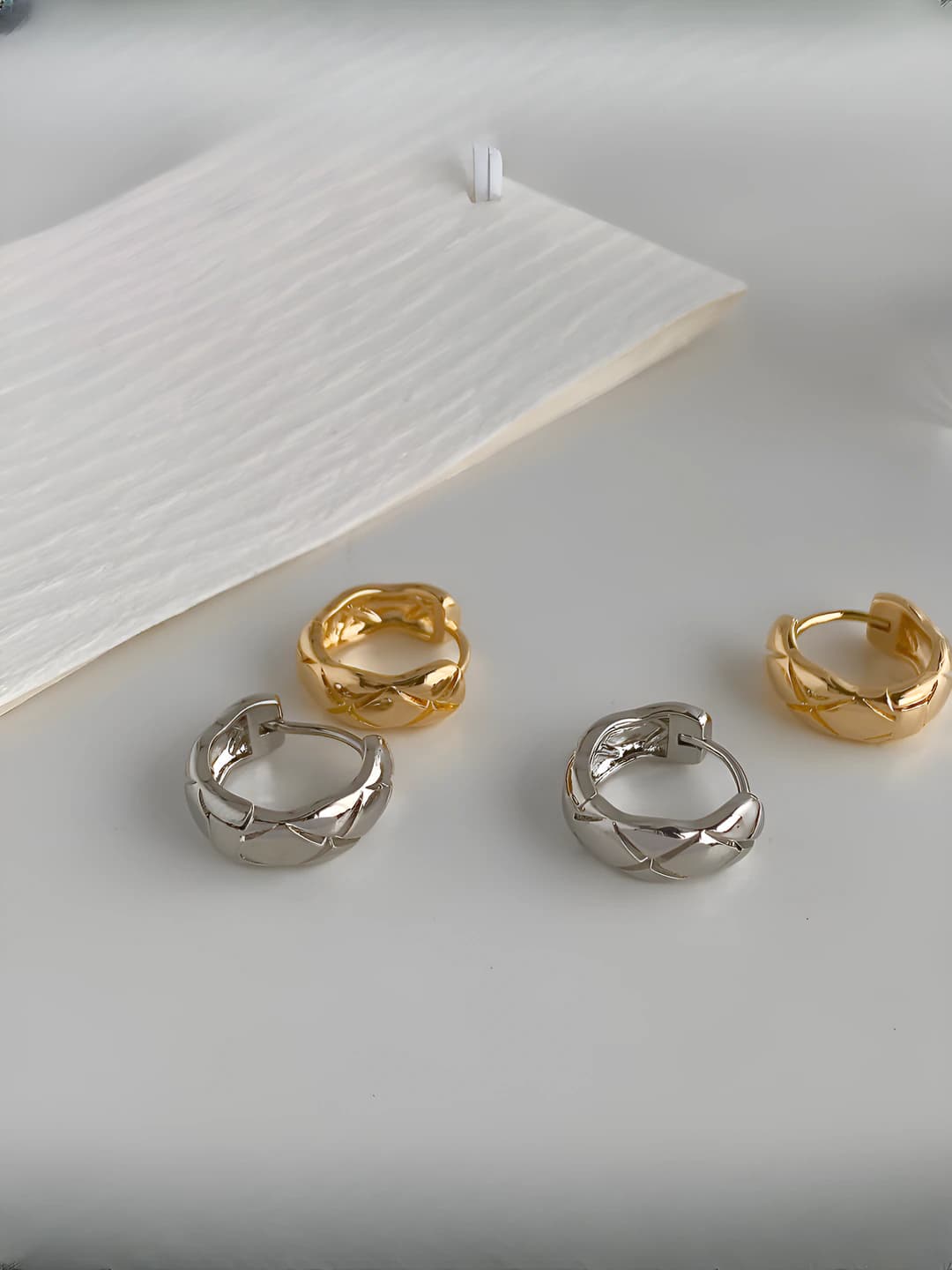 Women's gold geometric U-shaped hoop earrings in cold style, light luxury
