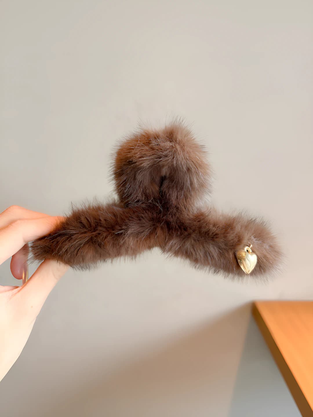 Dark coffee fur clip, 13 cm
