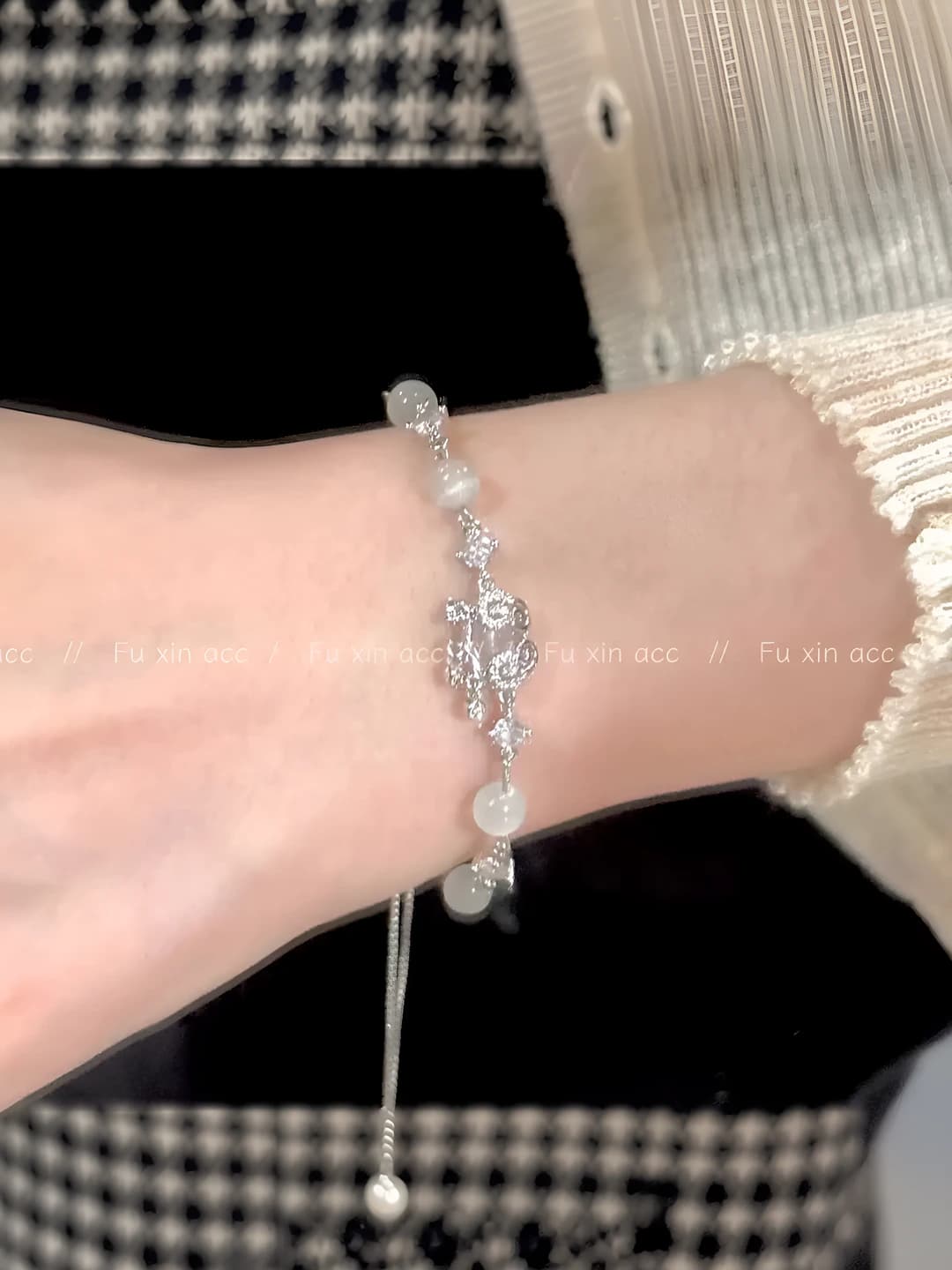 Cat eye safety lock bracelet 1 pc