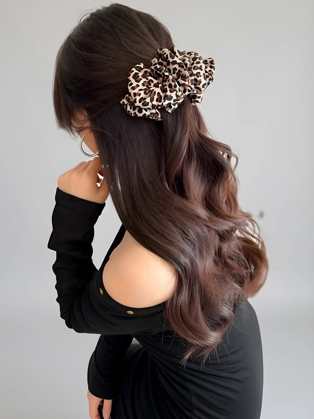 3# Bej kofe leopard banan klipsi - poydevi 10 sm, umumiy 11.5 sm