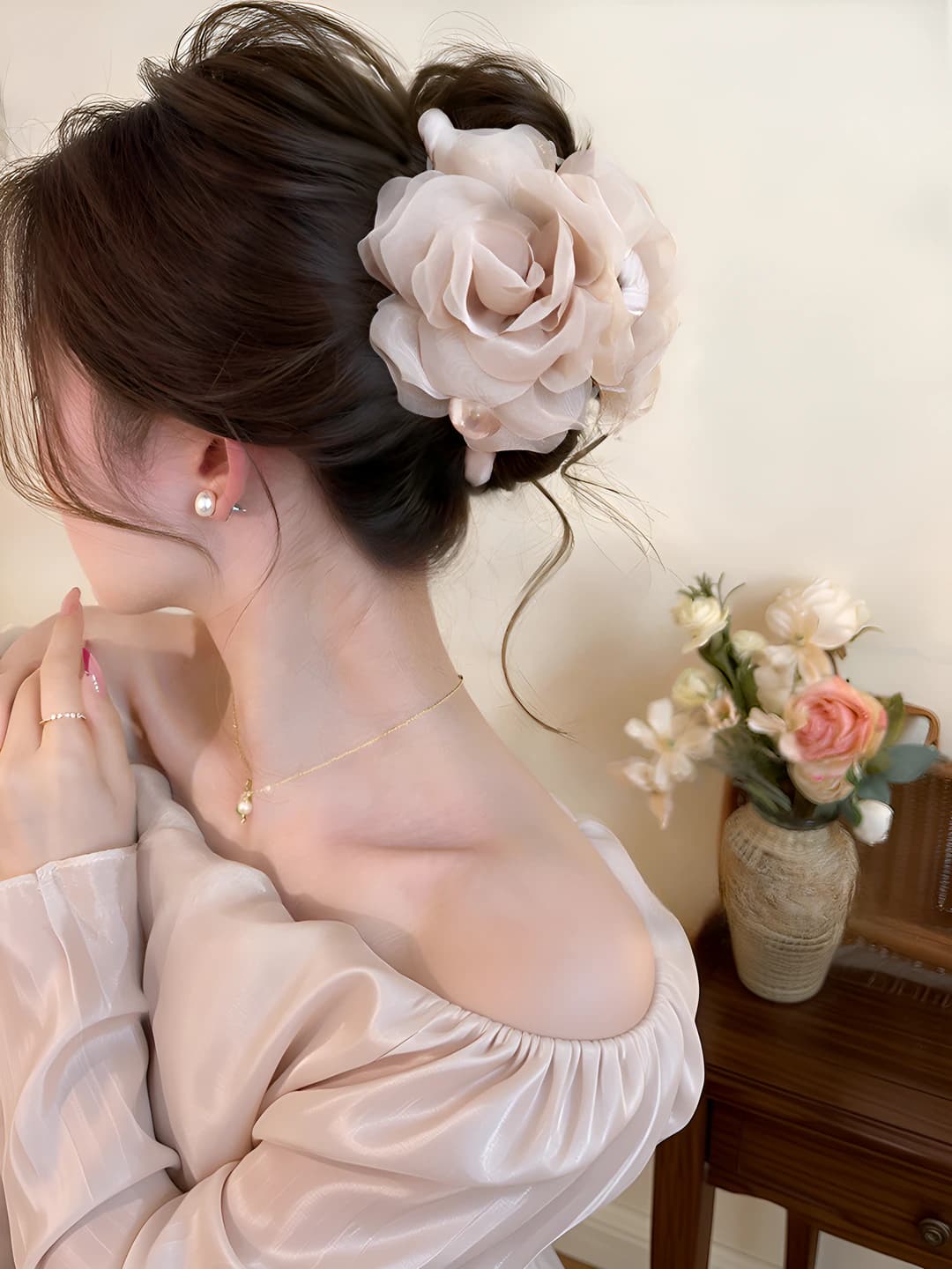 Skin tone floral clip, 12.5 cm