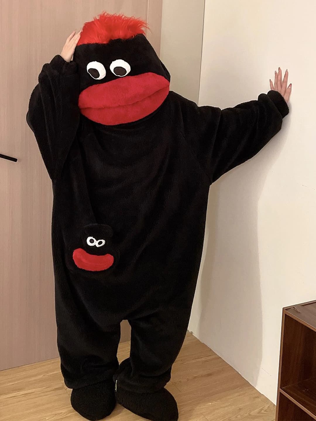Qora Katta og'izli kostyum + oyoq kiyim + taroq