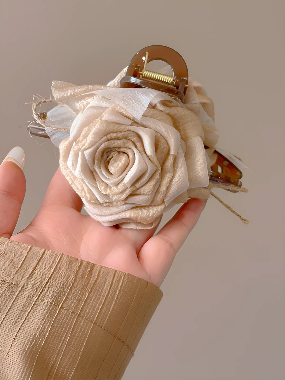 Beige dried rose clip