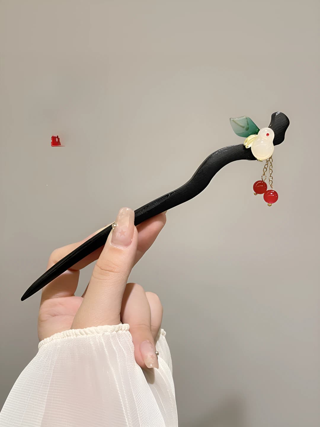 66# Зелёный лист с кроликом и красным жемчугом шпилька (в пакете) 17cm