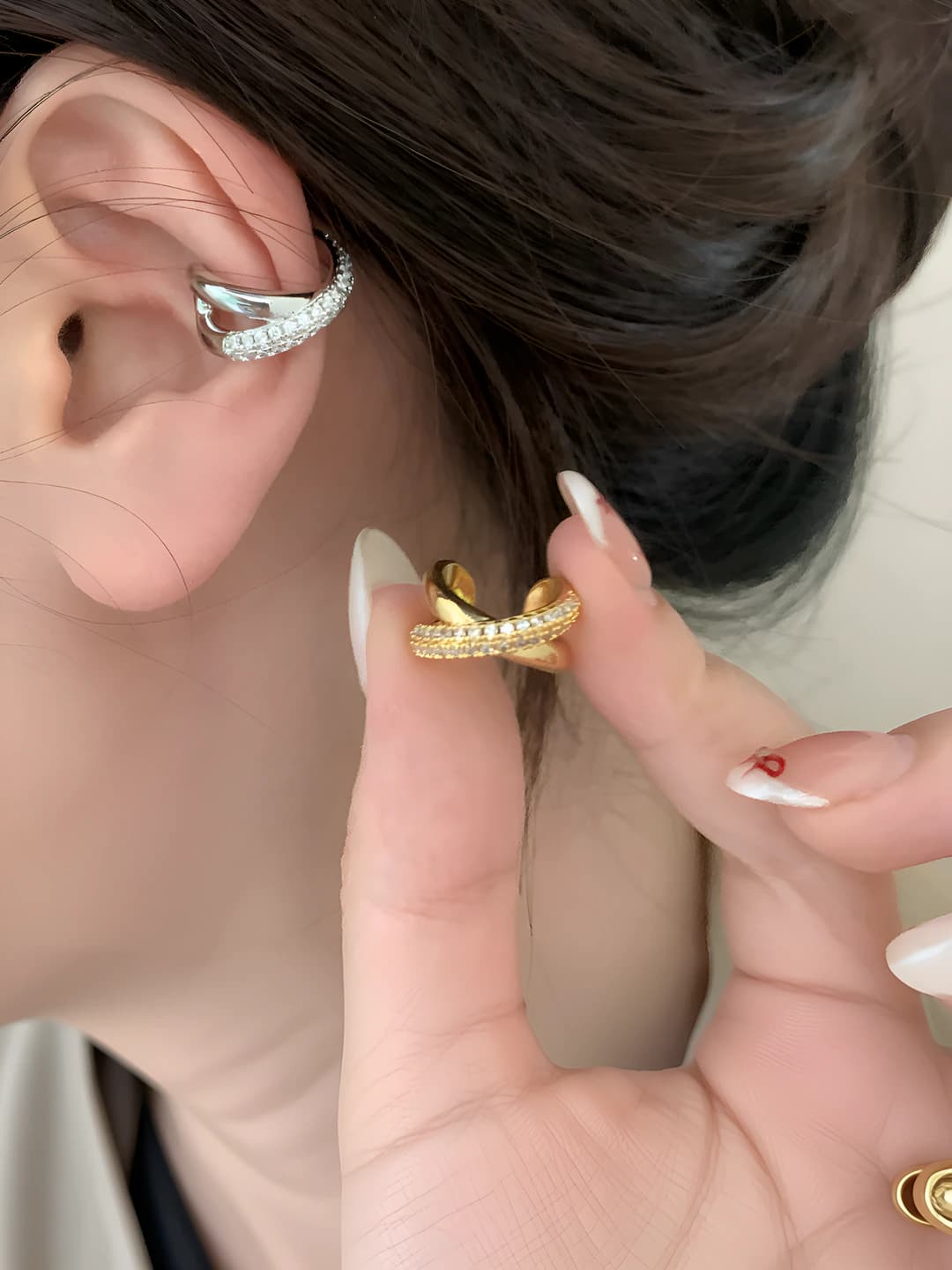Women's triangular ear clips in cold style with geometric design and micro-pave zirconia with 18k plating