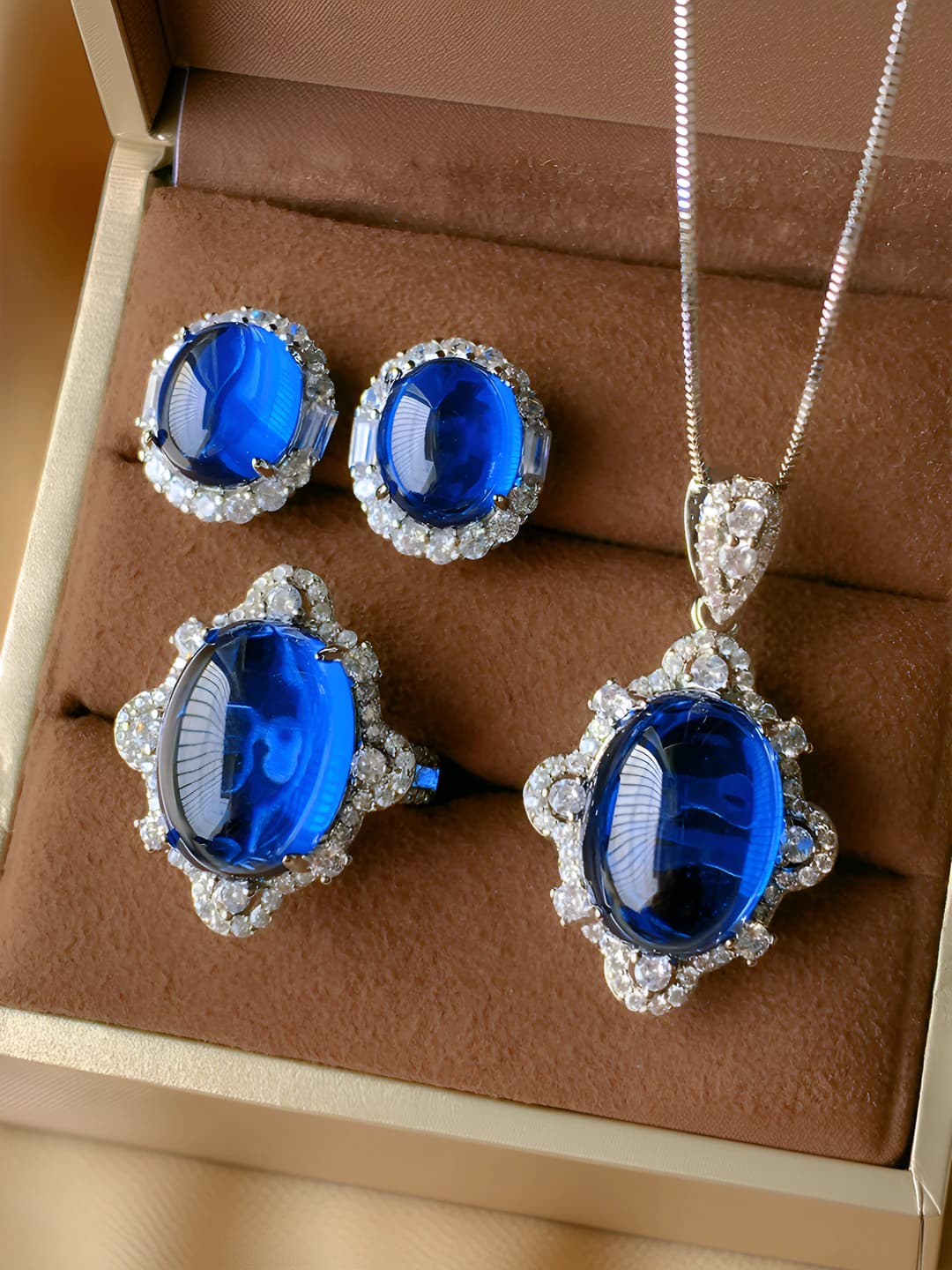 Women's gold-plated brass set with artificial blue spinel