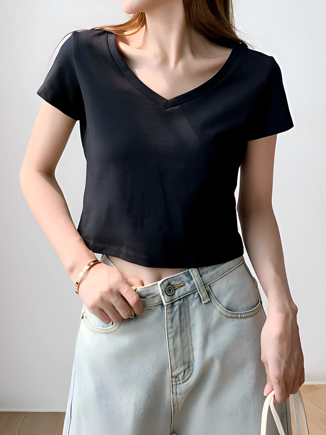 Women's summer cotton t-shirt with V-neck and short sleeve, slim fit, solid colour, high waist, cropped