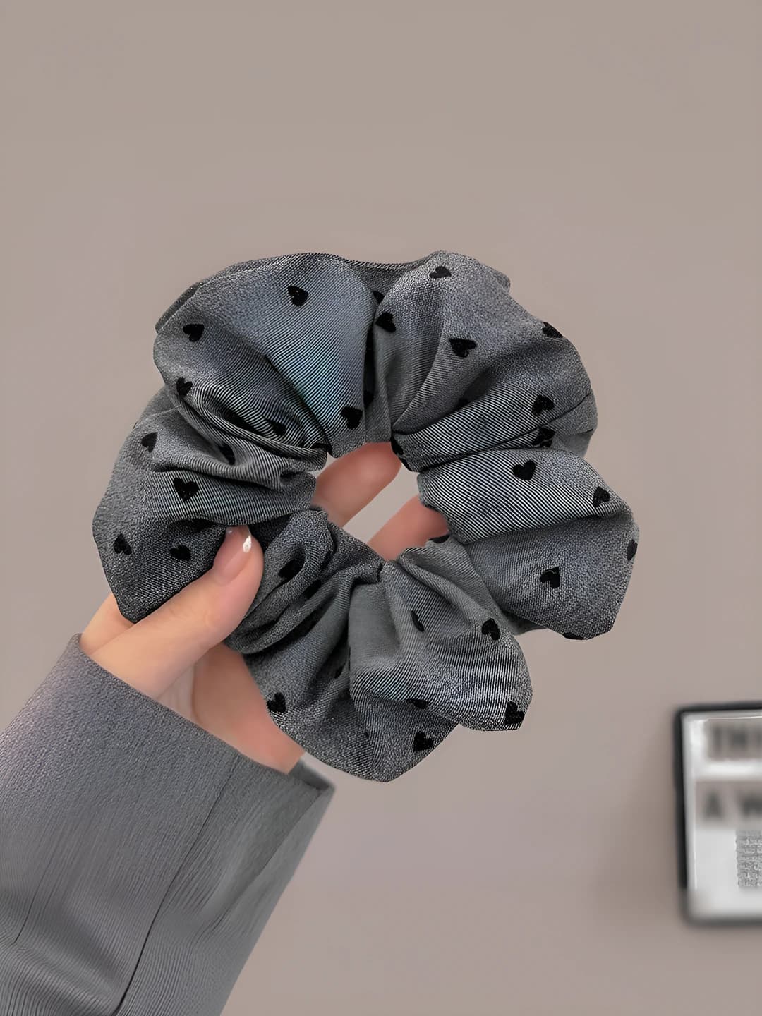 Серый с сердцем, 12 см