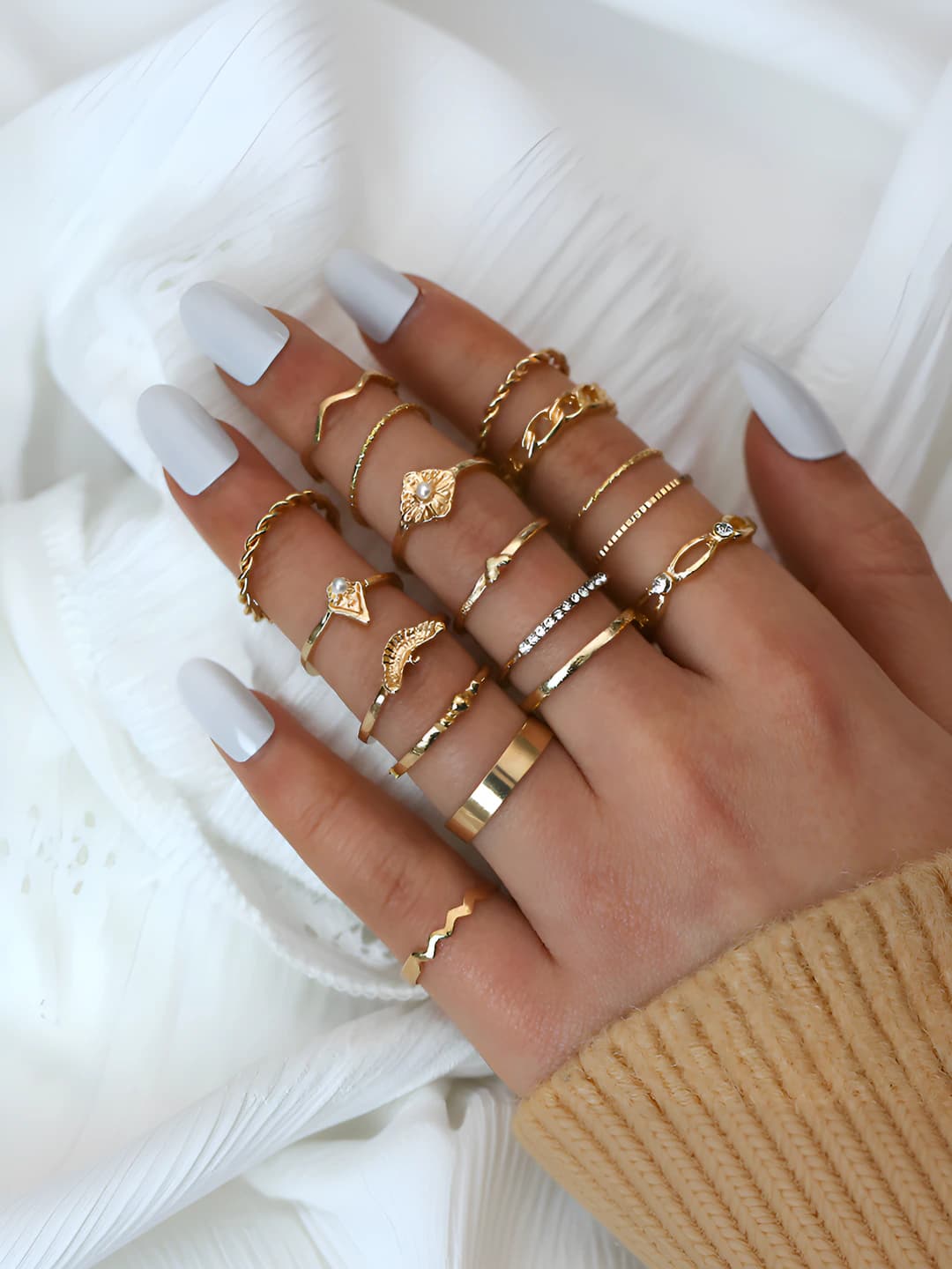 Women's gold 17-piece set ring with micro-paved rhinestones and pearls