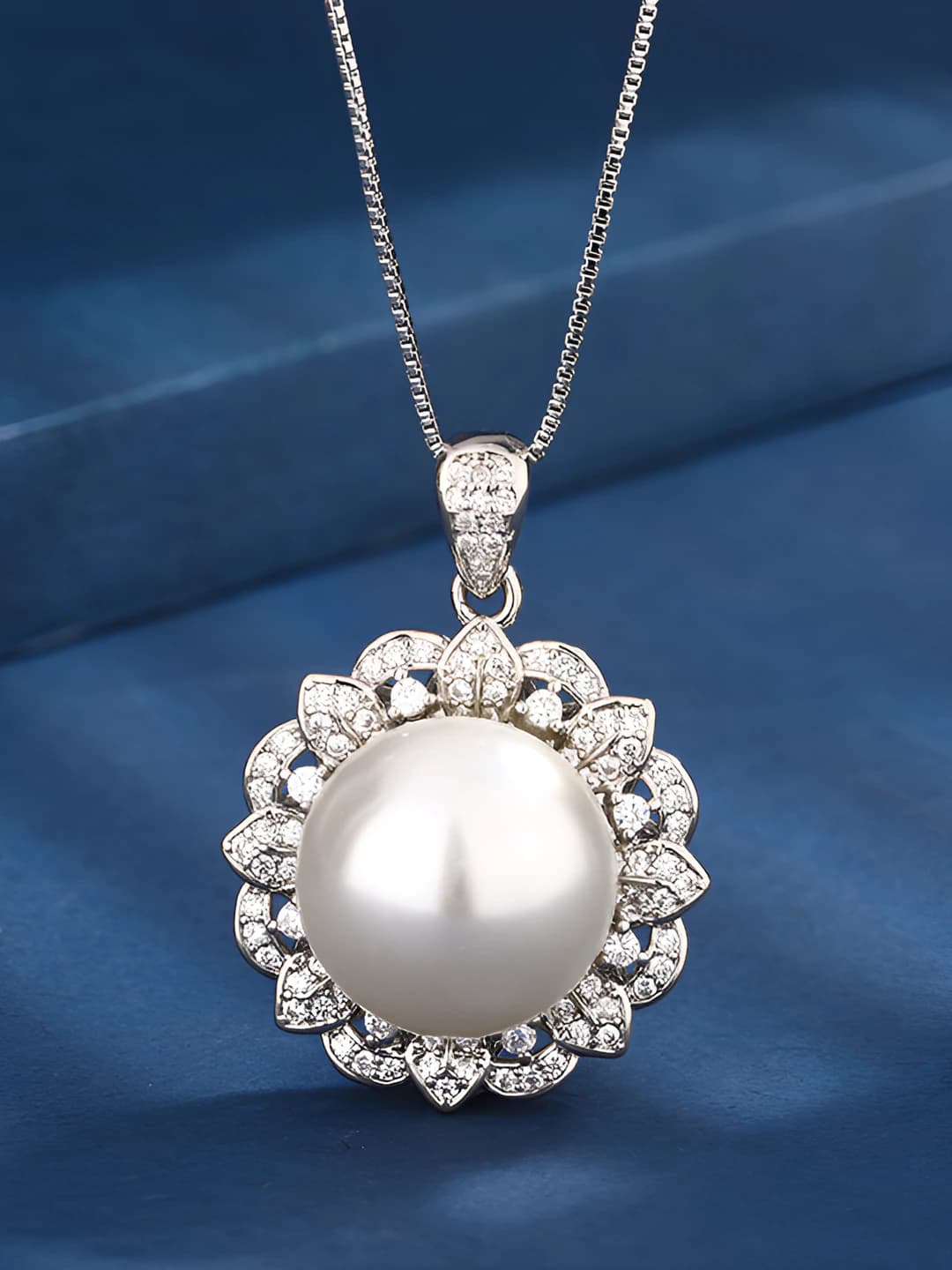 White pearl, with chain