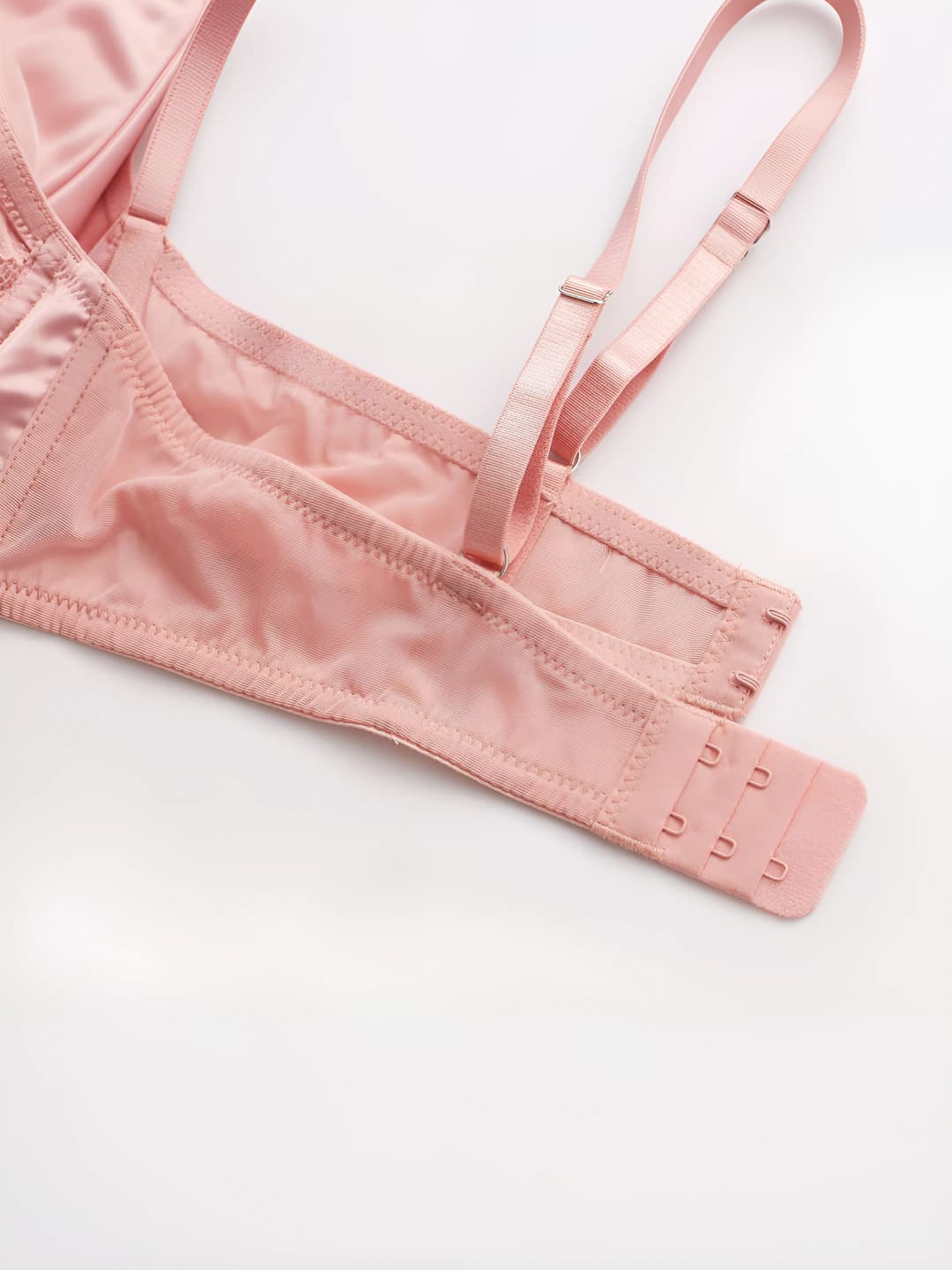 Women's thin lace bra, 3/4 cup, lift and gather effect, makes large breasts look smaller