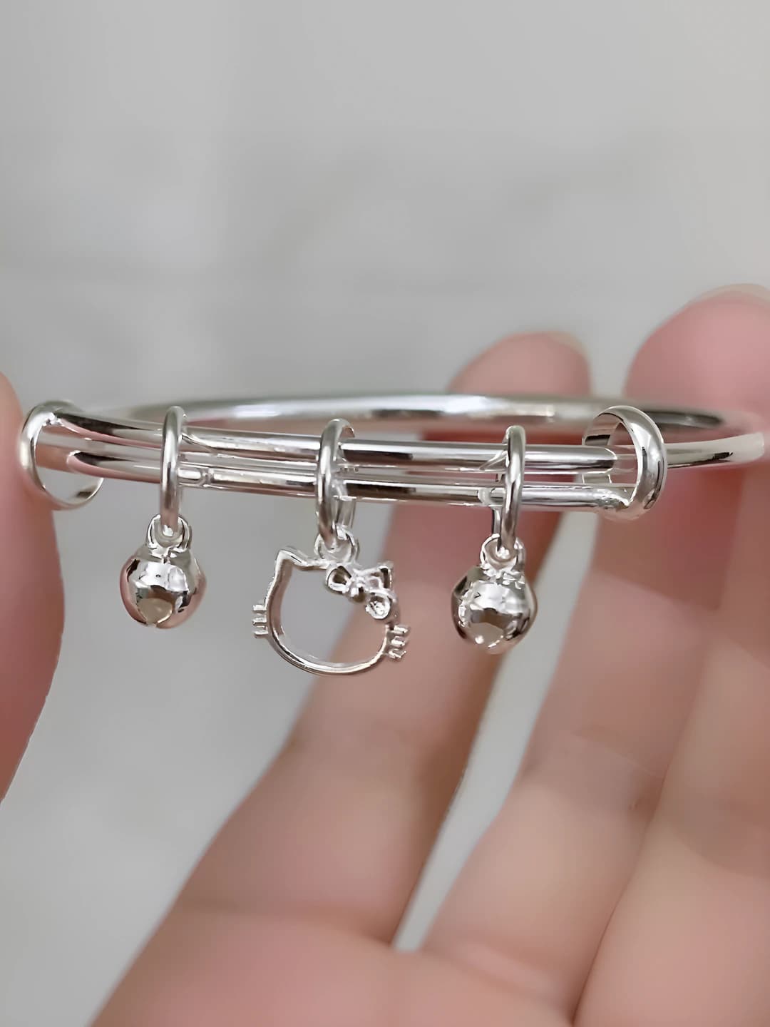 Women's bracelet with KT cat bell pendant, simple and versatile