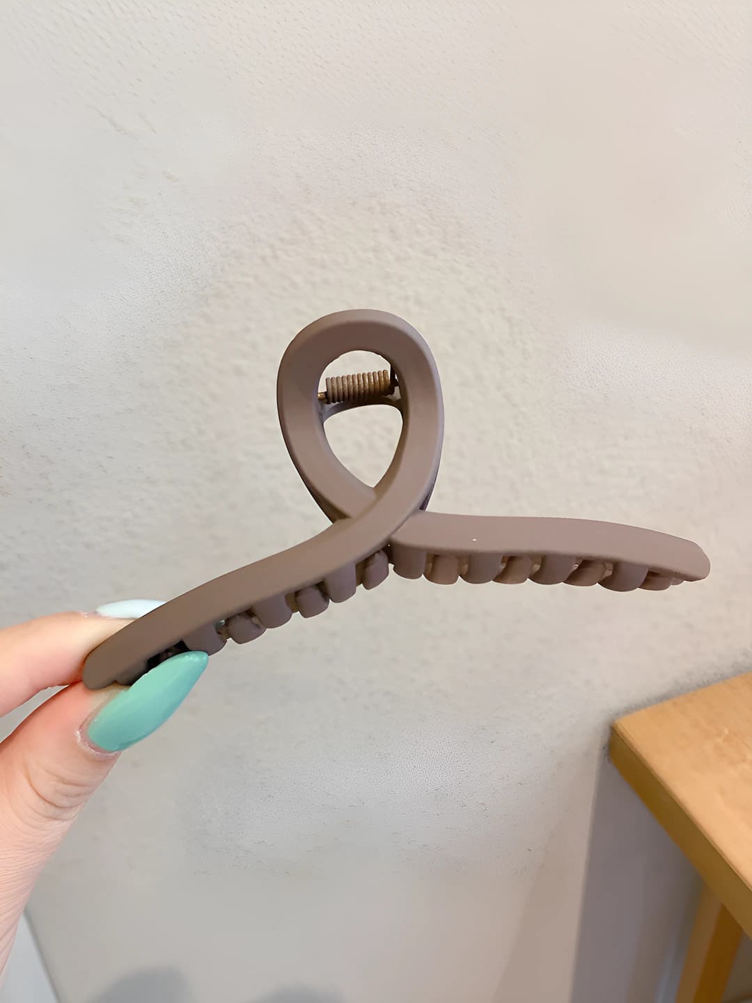 Dark coffee Y clip, 11 cm