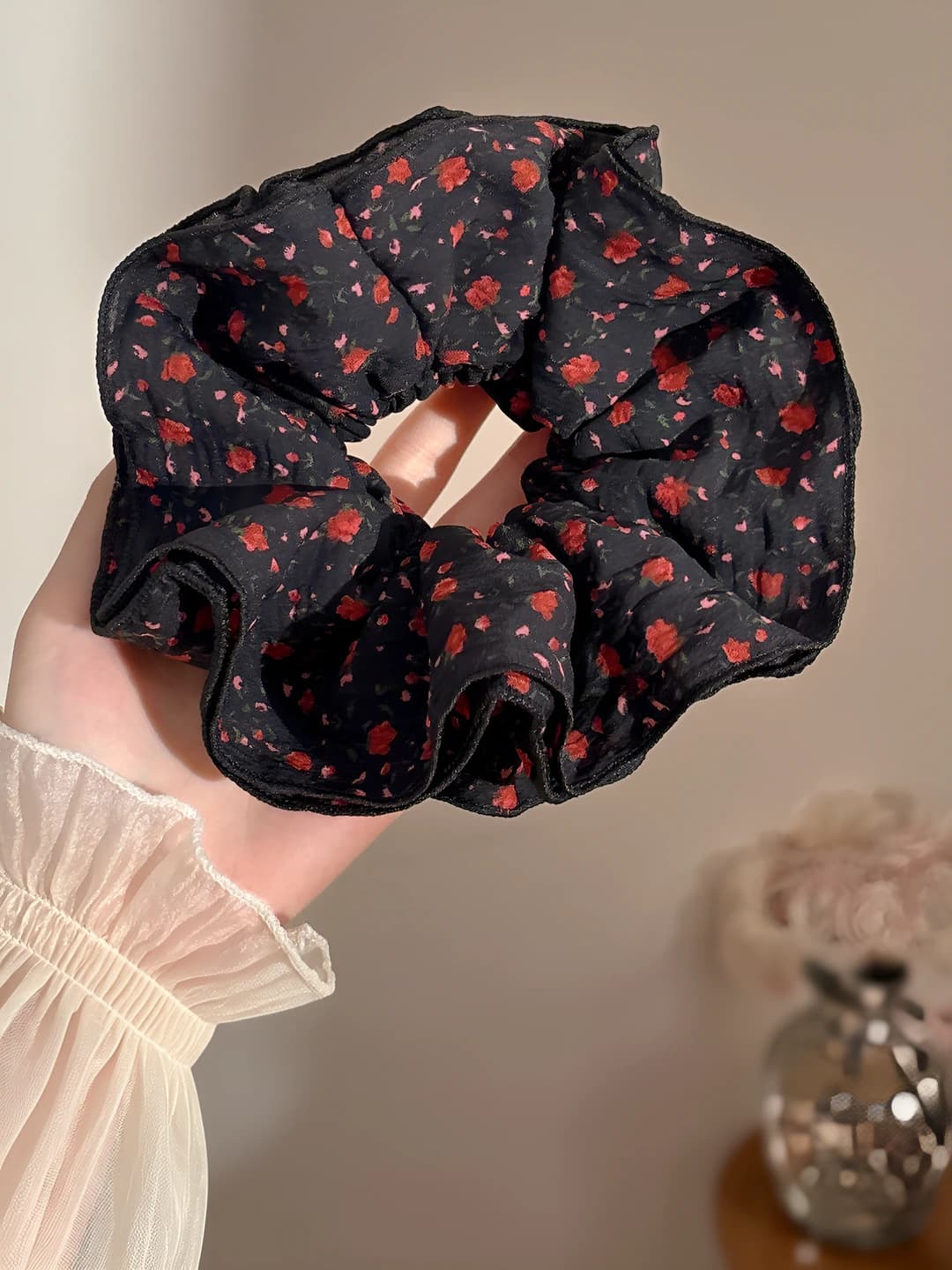 Floral circle - black ~15 cm