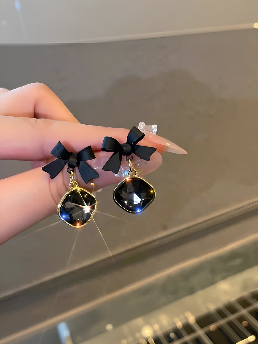 80# Black bow grey stone - silver post