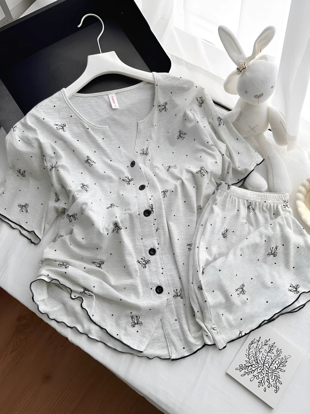 Women's summer pajama set with V-neck and short sleeves, thin, breathable, loungewear