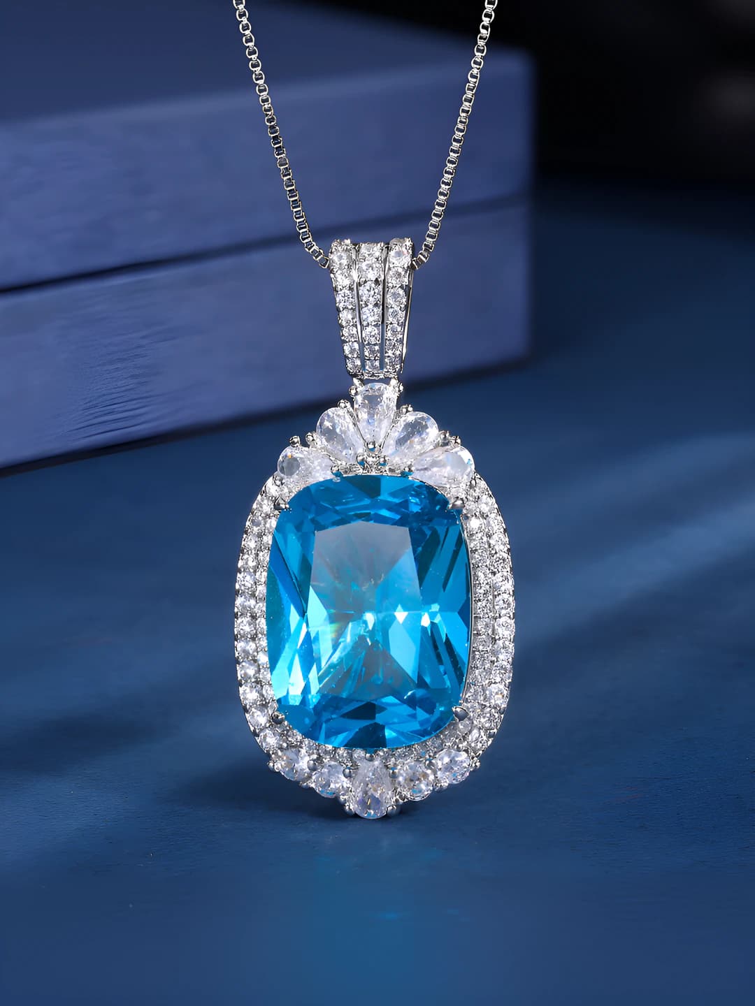 Aquamarine osma zanjir bilan