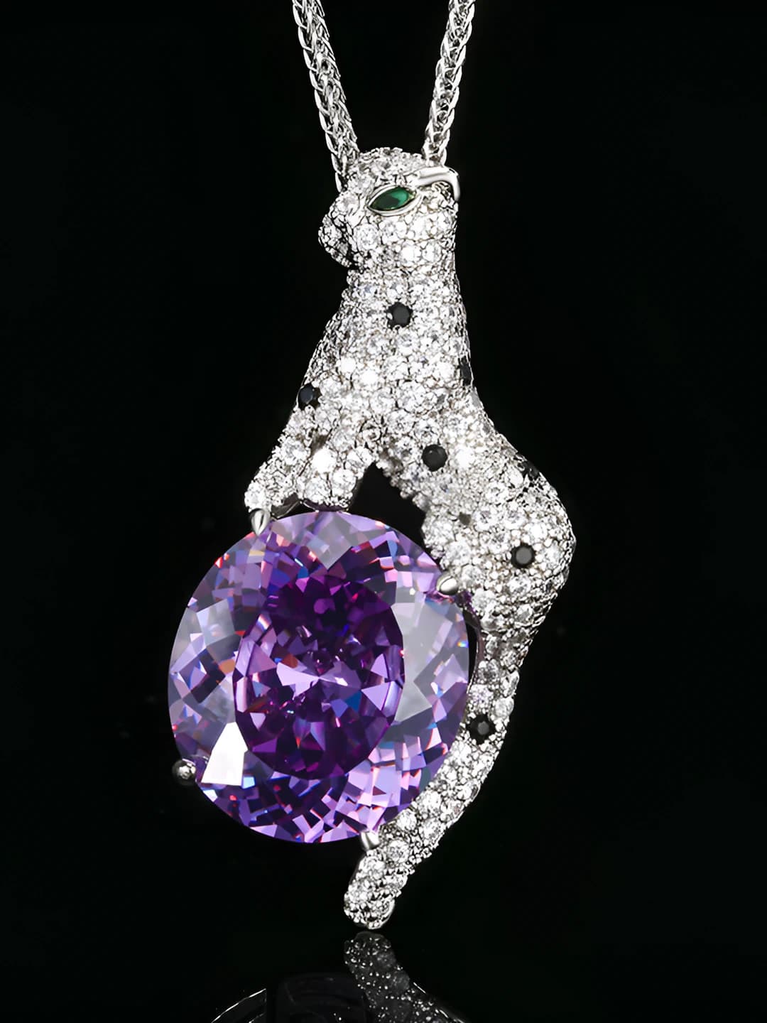Color-changing pendant with chain