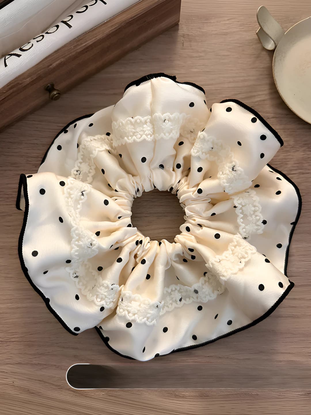 Белый - кружево большой бант
