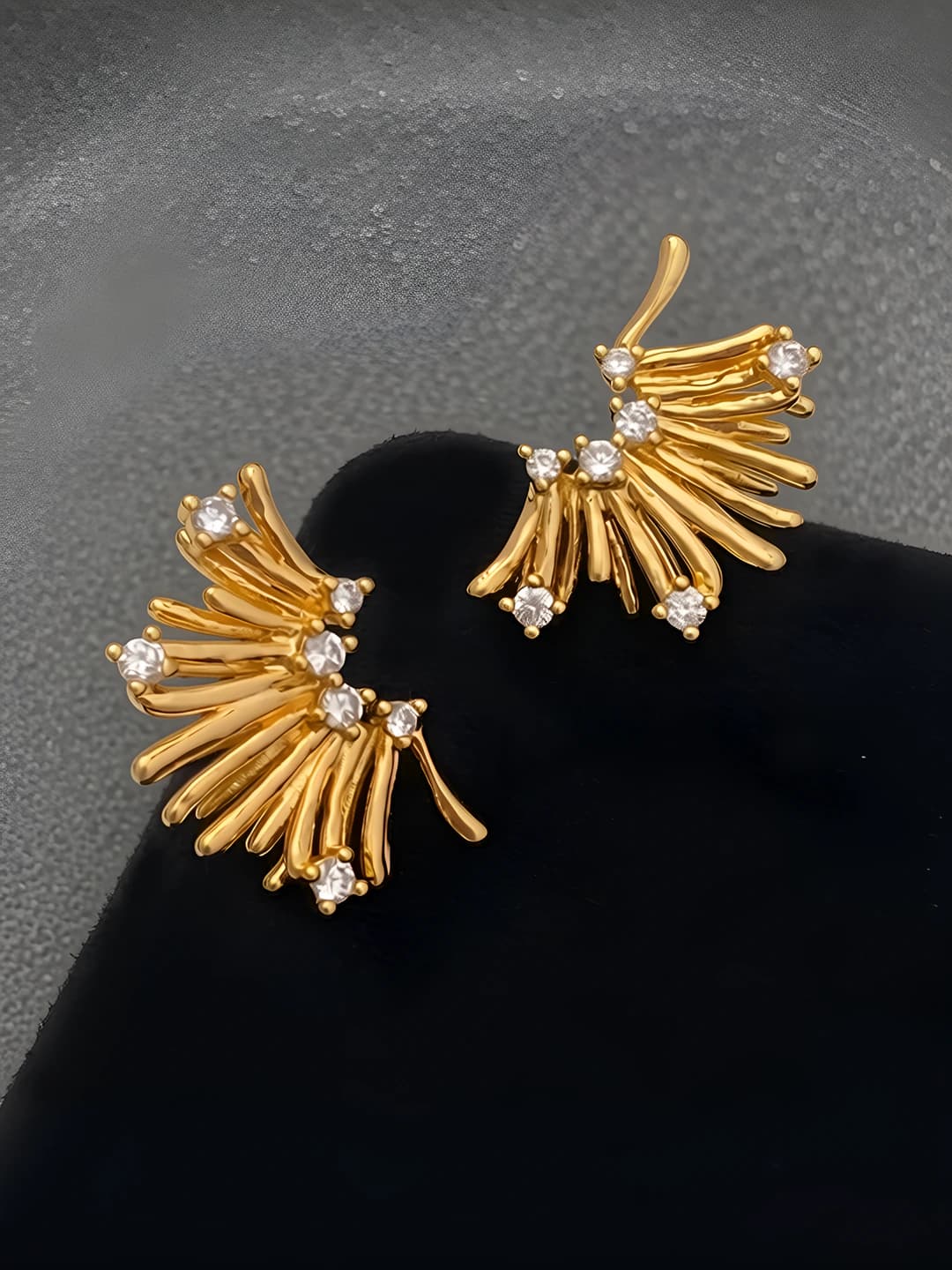 Women's retro gold zircon star-shaped geometric stud earrings