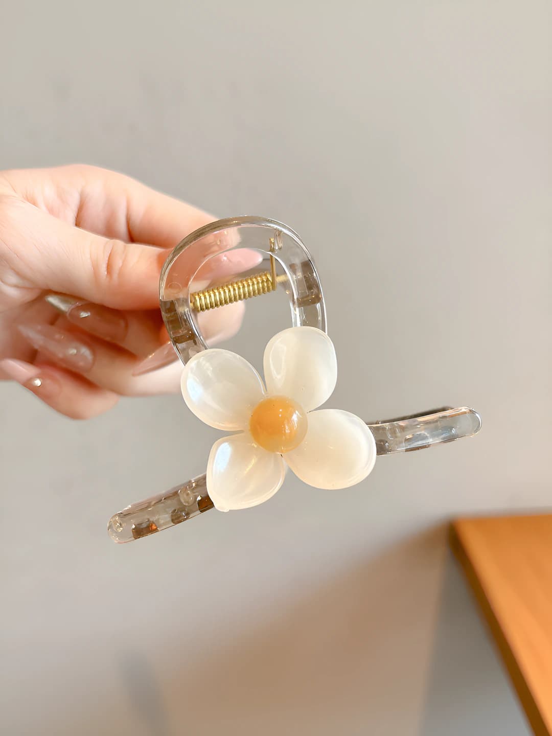 1# Beige 4-petal flower clip 8 cm