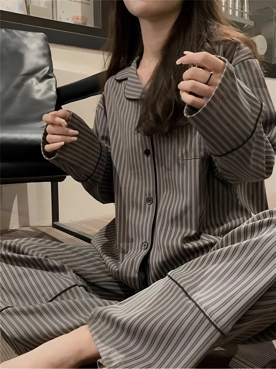 Ayollar uchun bahor-kuzgi kundalik chiziqli uzun yengli koreys uslubida bo'sh (oversize) pijama to'plami (kardigan va uzun shim)