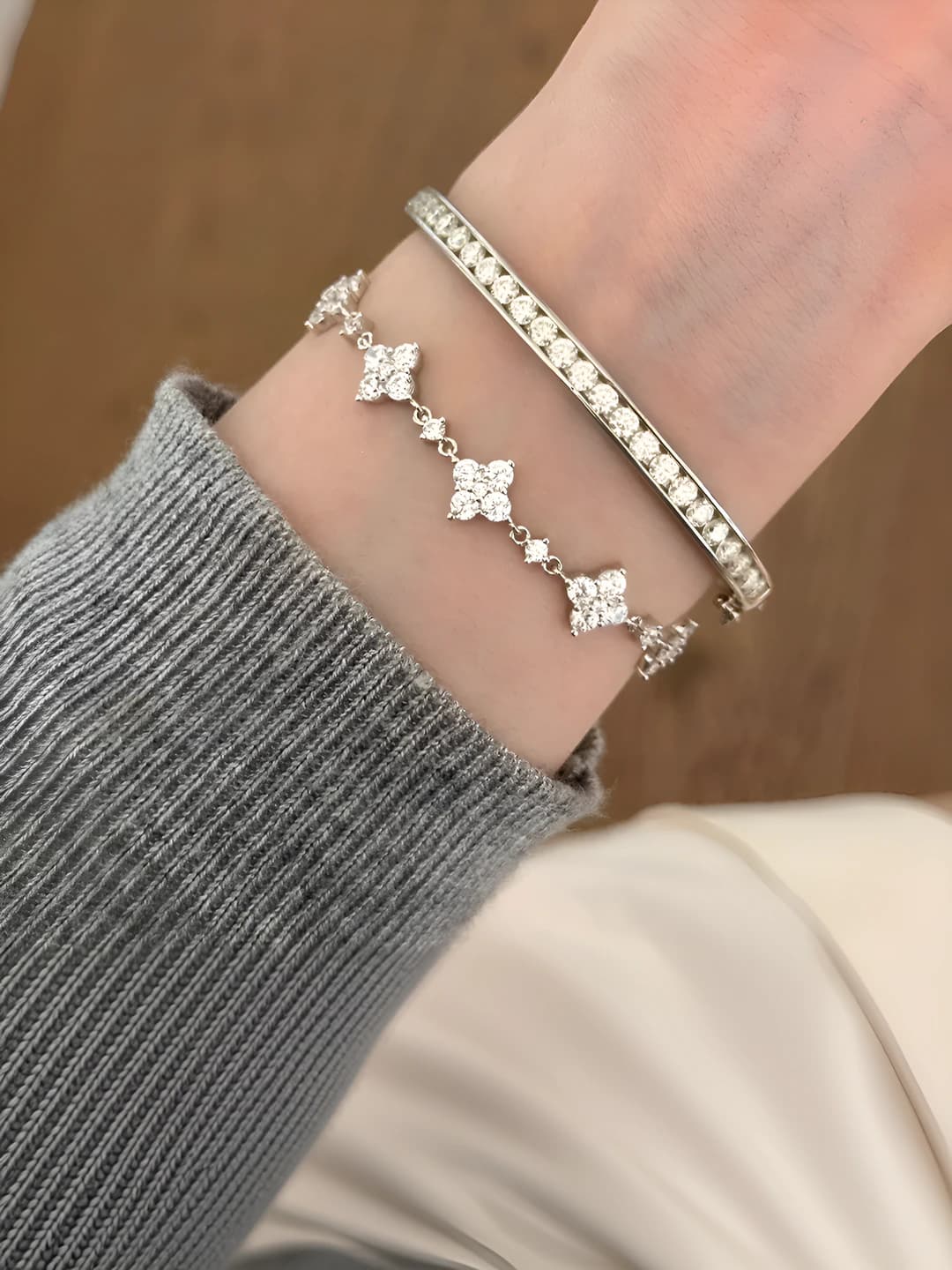 Серебряный браслет с цирконом