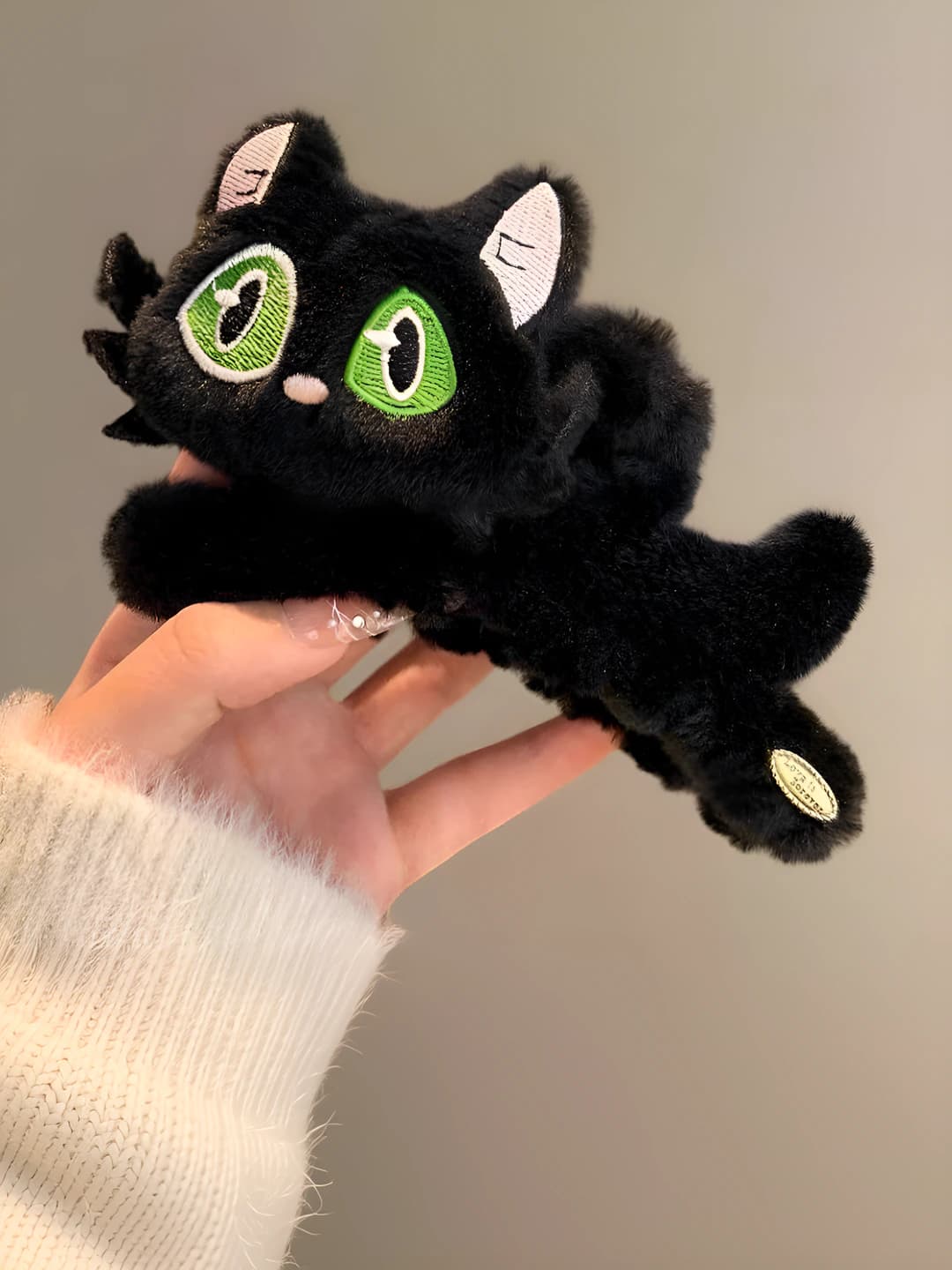 Black heterochromic cat 12 cm
