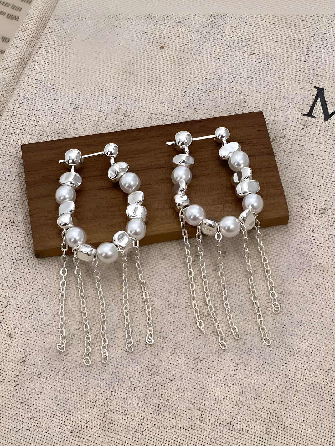 A-169 qirrali kumush oq Swarovski marvarid chelak quloqlik