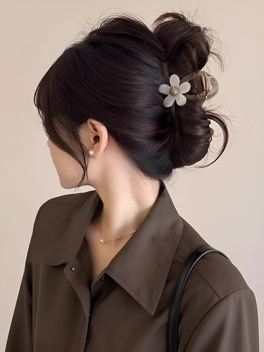 Beige 5-petal flower 8 cm
