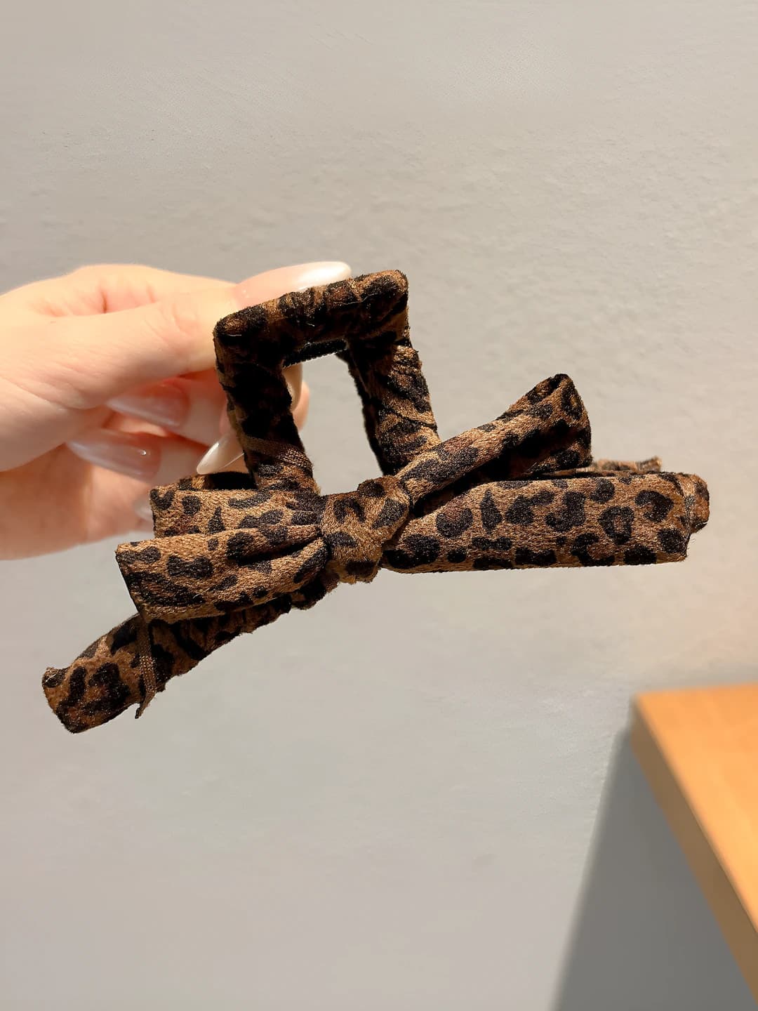 Leopard bow claw clip