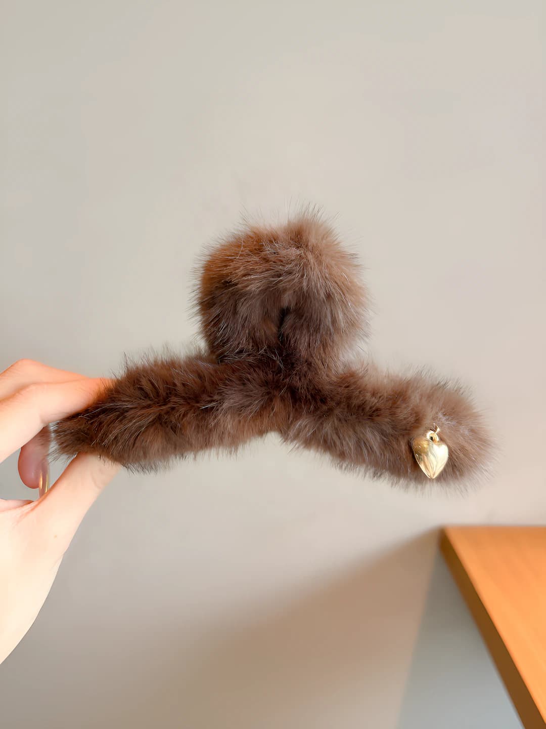 Dark coffee fur clip, 13 cm