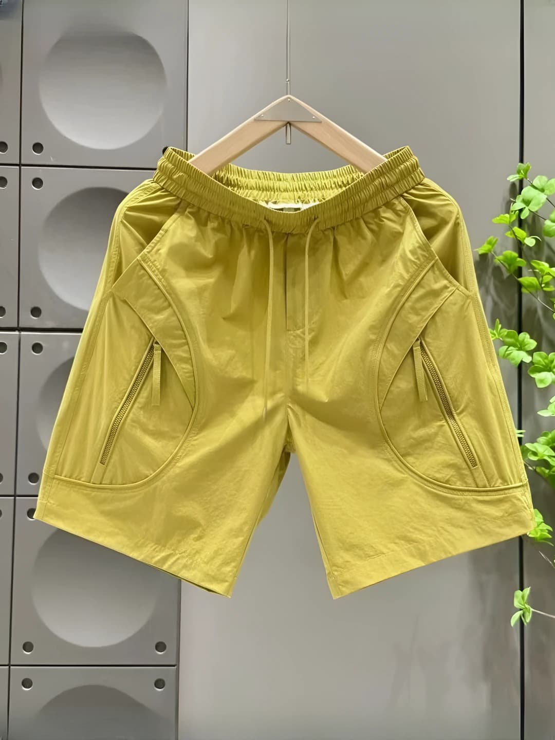 Women's casual shorts: summer, low waist, with zip, 80-90% polyester