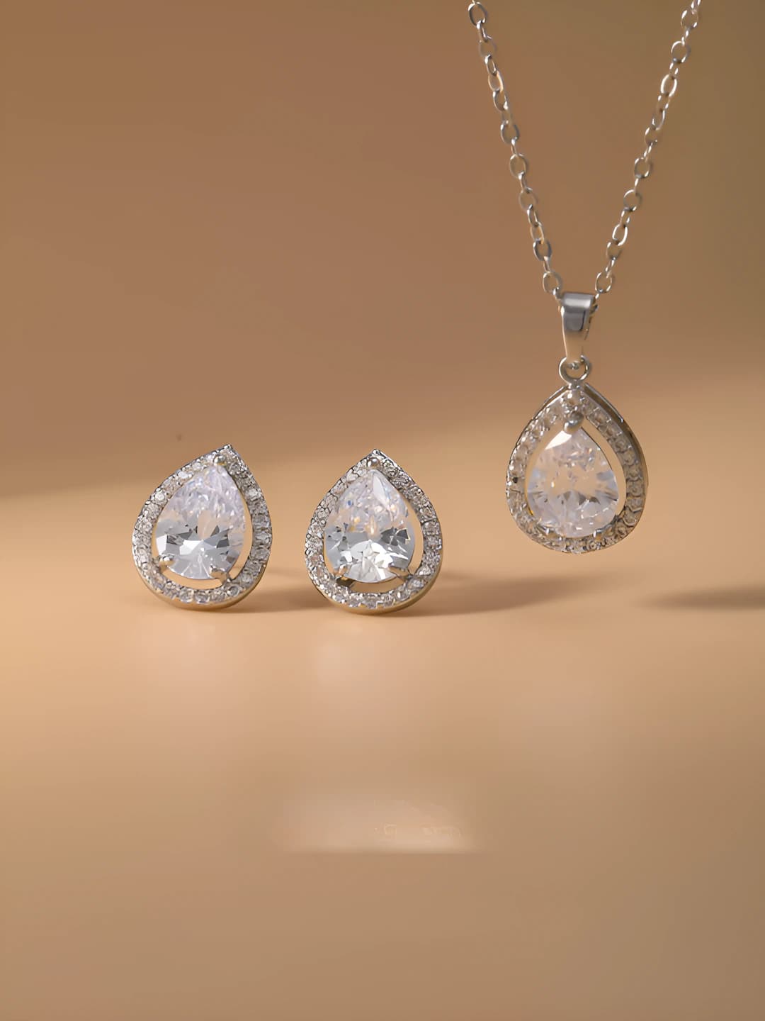 Women's earring and necklace set: brass, teardrop shape, non-fading design element