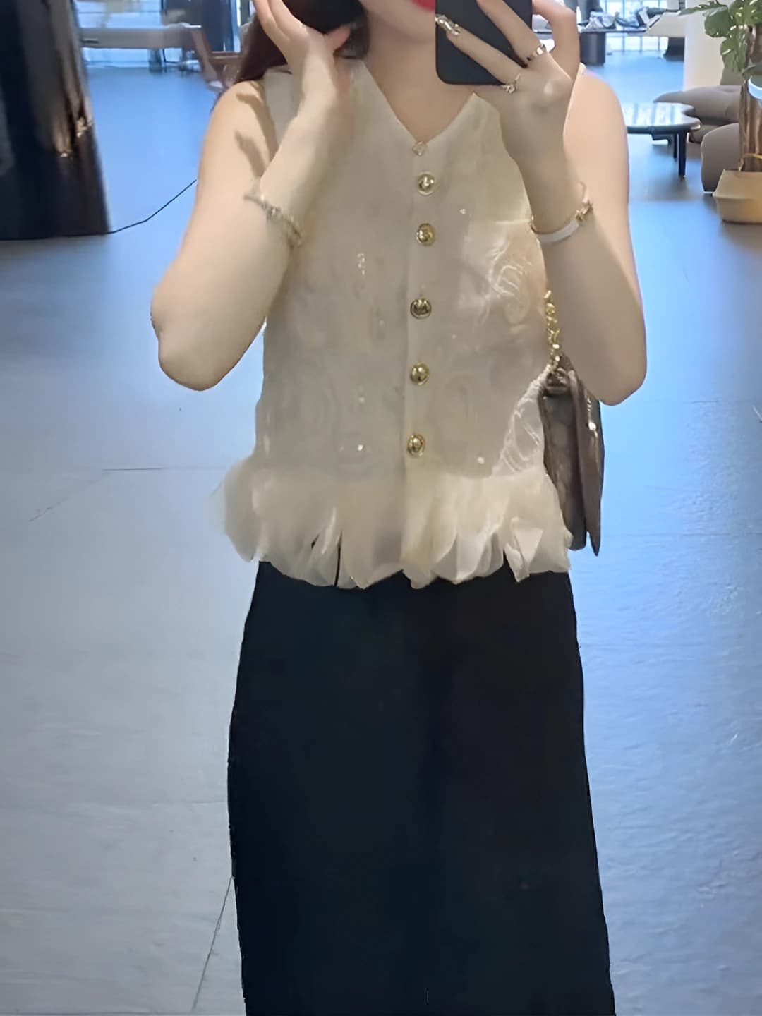 Beige (vest)